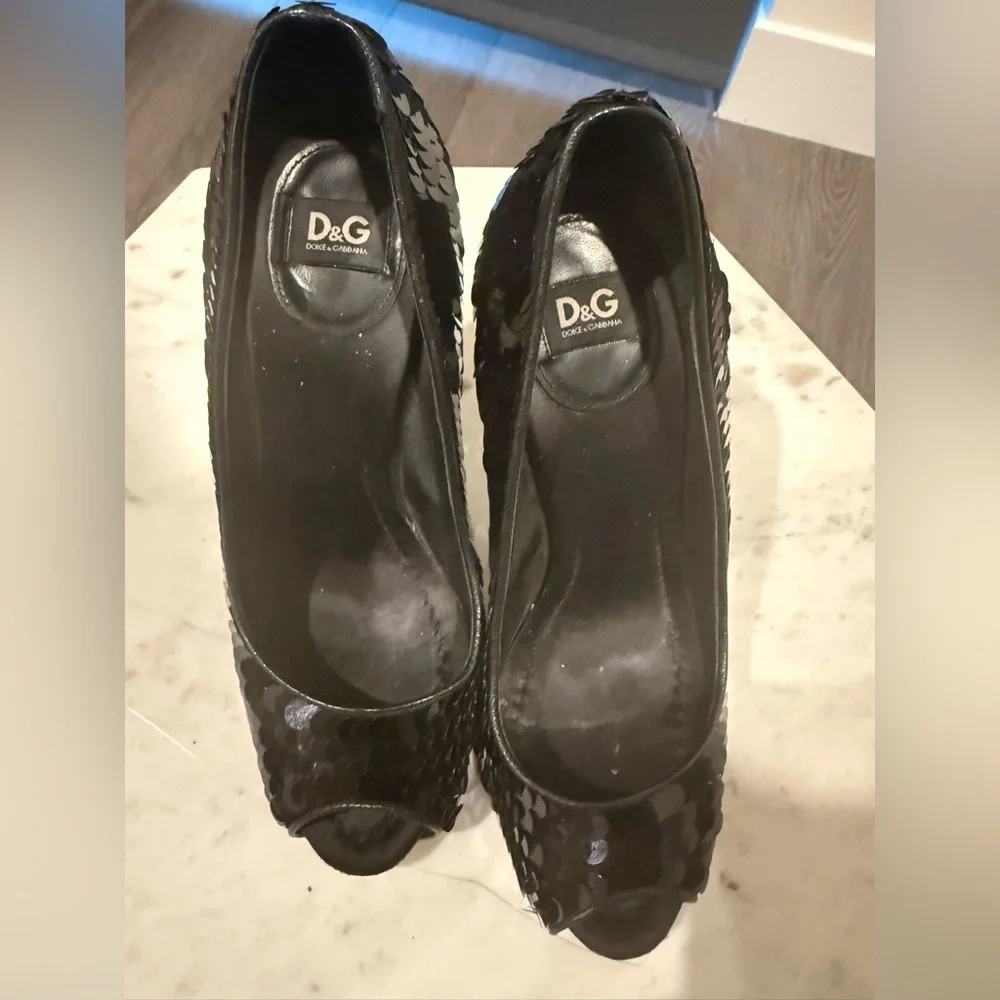 D&G DOLCE &‎ GABBANA Black Sequin Platform Pumps Size 38 RARE